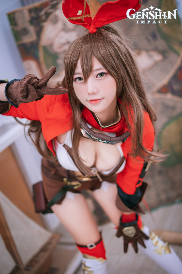 coser@Messie Huang在《原神》中变身Amber，拥有令人窒息的灵魂