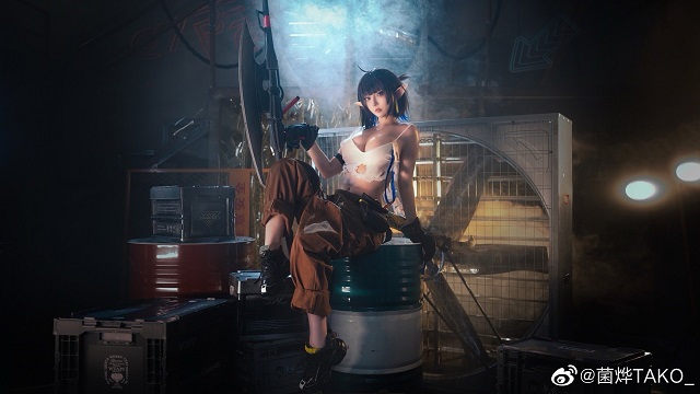 菌烨TAKO_ cos《明日方舟》中的森蚺 [菌烨TAKO_ cos 图集]