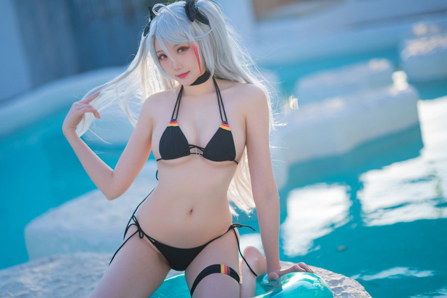 瓜希酱 cos “比基尼版”欧根亲王 | 碧蓝航线@瓜希酱 cos 作品