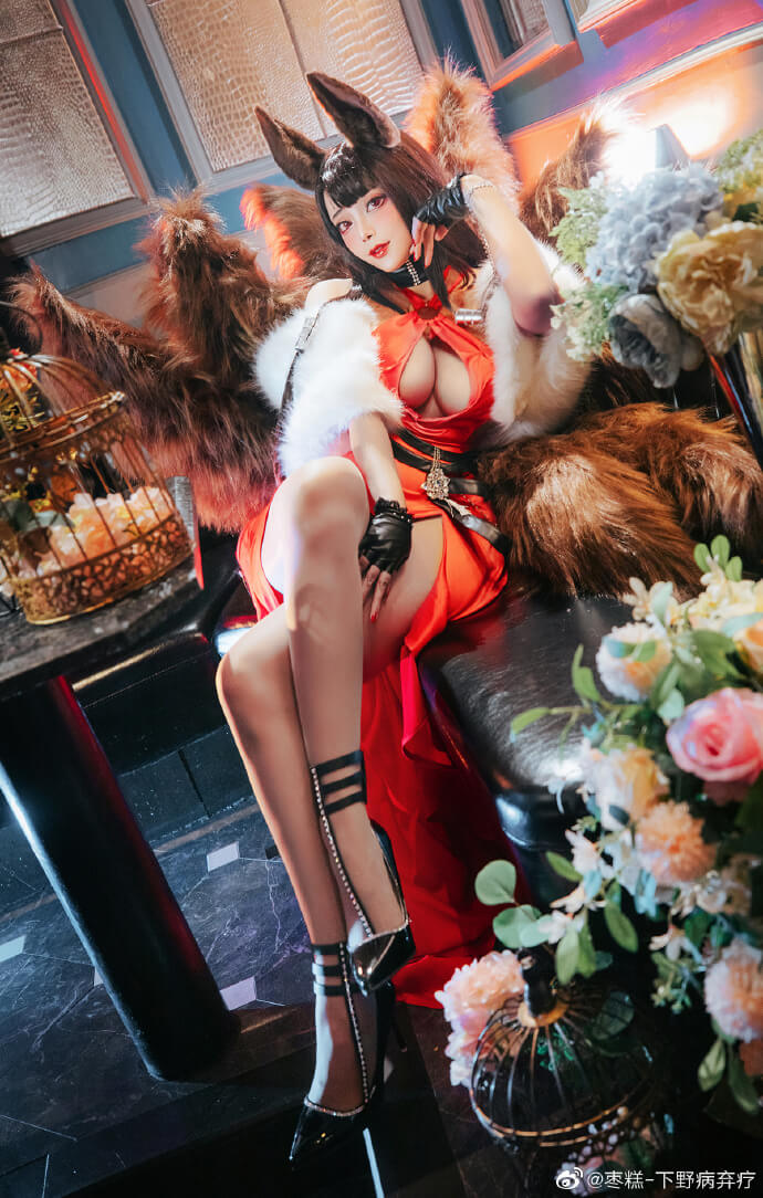 coser@枣糕_下野病弃疗在《碧蓝航线》cos赤城，性感美丽