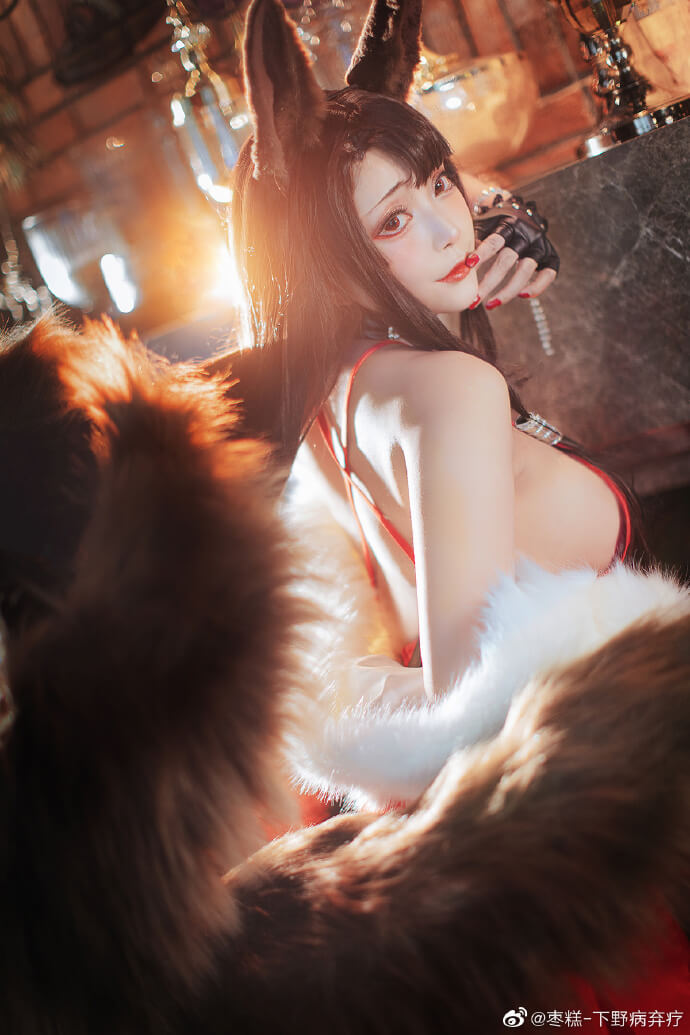 coser@枣糕_下野病弃疗在《碧蓝航线》cos赤城，性感美丽