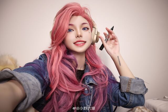 小野六缘cos作品 | 小野六缘在《英雄联盟》cos萨勒芬妮Seraphine