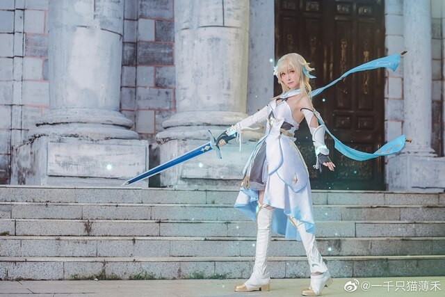 一千只猫薄禾cos作品 | 一千只猫薄禾在《原神》cos“Traveler”荧