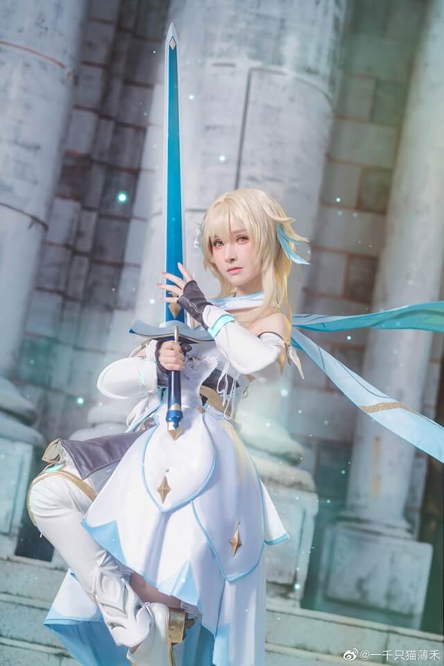 一千只猫薄禾cos作品 | 一千只猫薄禾在《原神》cos“Traveler”荧