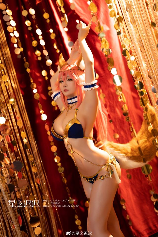 coser@星之迟迟在《Fate/Grand Order》化身“九尾狐”玉藻前 coser@星之迟迟在《Fate/Grand Order》化身“九尾狐”玉藻前