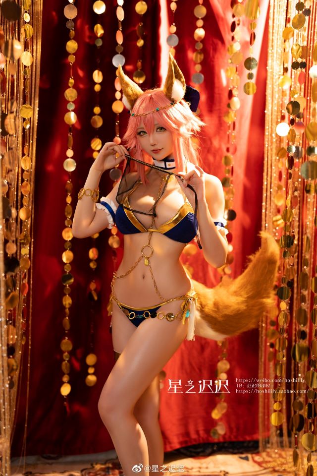 coser@星之迟迟在《Fate/Grand Order》化身“九尾狐”玉藻前 coser@星之迟迟在《Fate/Grand Order》化身“九尾狐”玉藻前