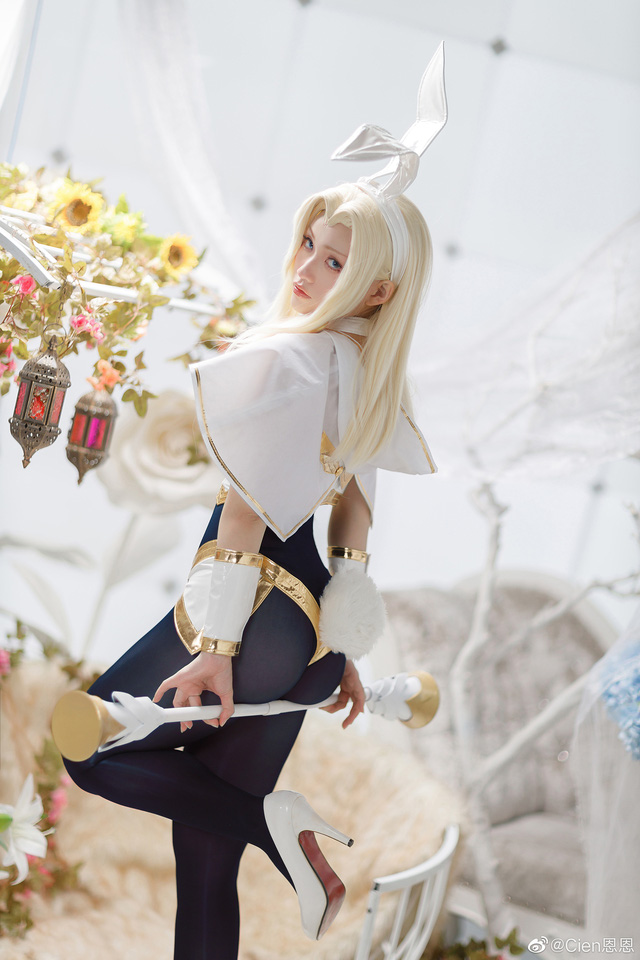 coser@Cien恩恩在《英雄联盟》化身“光辉女郎” 拉克丝，性感美丽