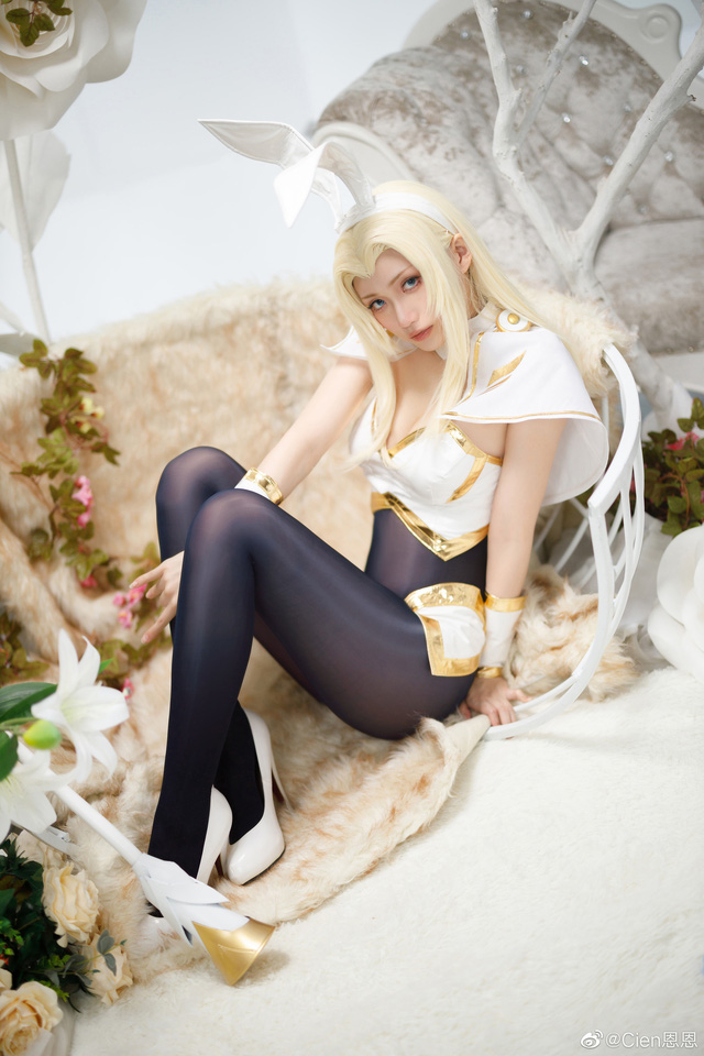coser@Cien恩恩在《英雄联盟》化身“光辉女郎” 拉克丝，性感美丽