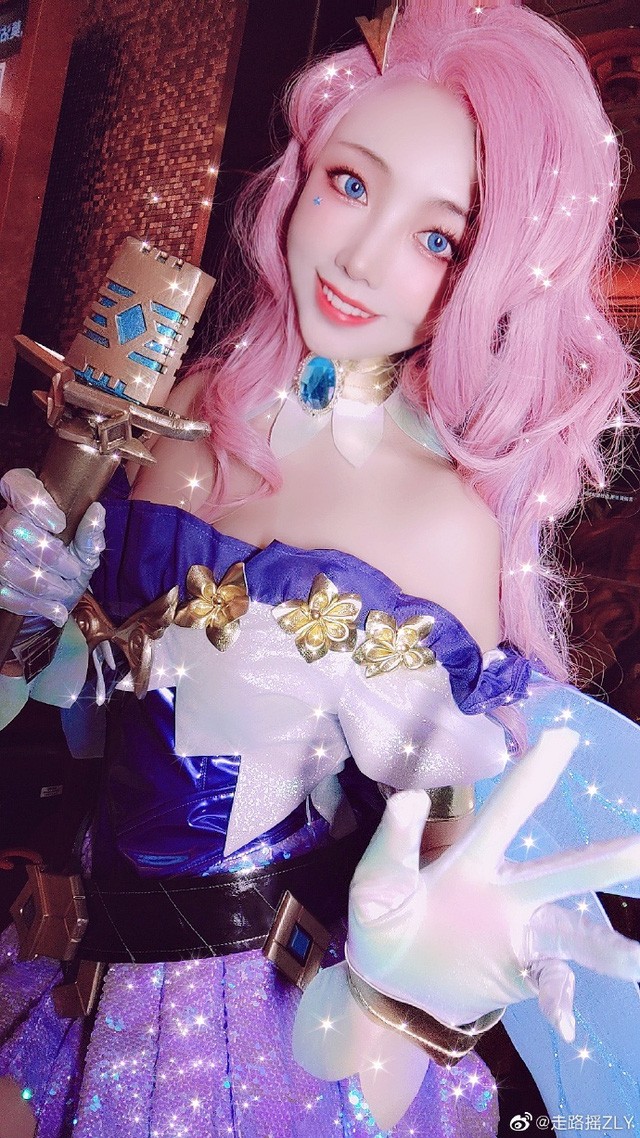 coser@走路摇ZLY在《英雄联盟》cos“星籁歌姬”萨勒芬妮 coser@走路摇ZLY在《英雄联盟》cos“星籁歌姬”萨勒芬妮