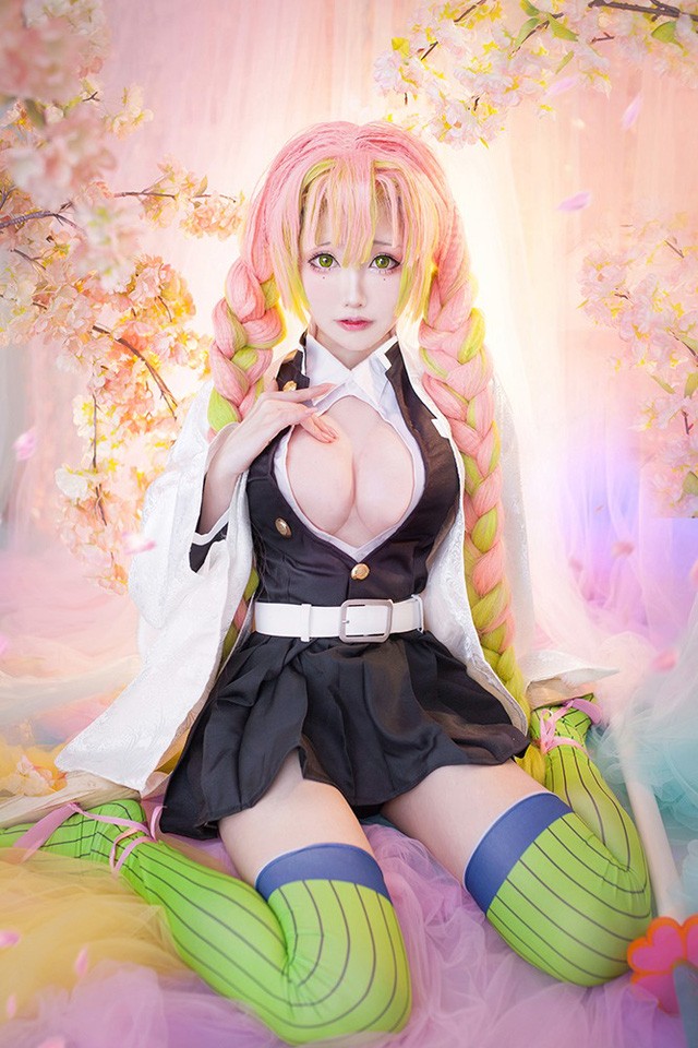 Mon夢_monpink在《鬼灭之刃》中的一系列kimetu no yaiba cosplay
