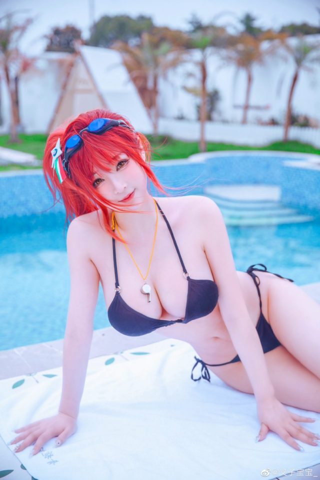 coser@叉子宝宝在《碧蓝航线》化身美丽性感的火奴鲁鲁