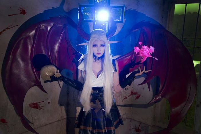 coser@Miu在《传说对决》中化身充满魔力的“黑暗女王” coser@Miu在《传说对决》中化身充满魔力的“黑暗女王”