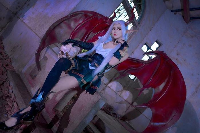 coser@Miu在《传说对决》中化身充满魔力的“黑暗女王” coser@Miu在《传说对决》中化身充满魔力的“黑暗女王”