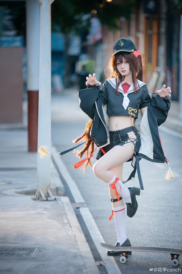 coser@花甲conch在《原神》中化身一个顽皮“胡桃”