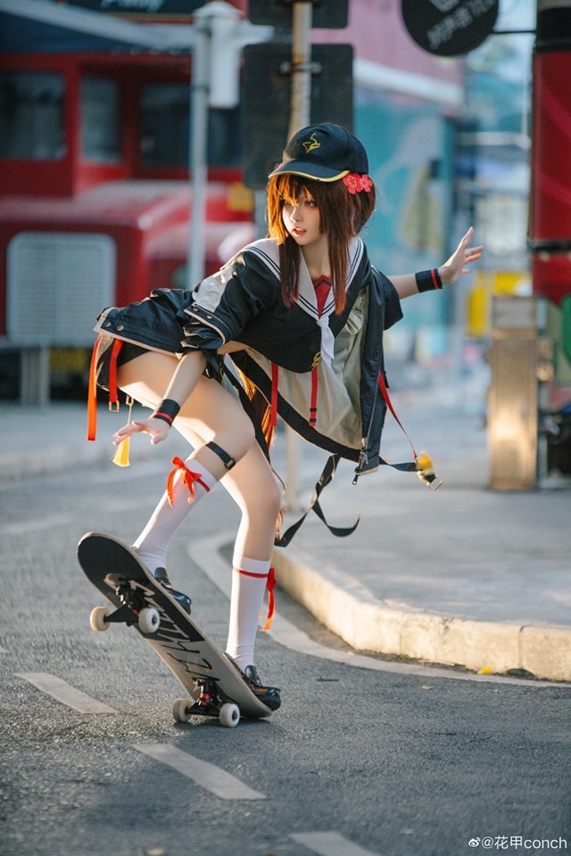 coser@花甲conch在《原神》中化身一个顽皮“胡桃”