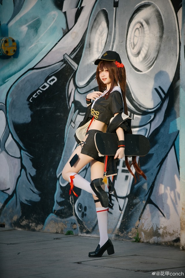 coser@花甲conch在《原神》中化身一个顽皮“胡桃”