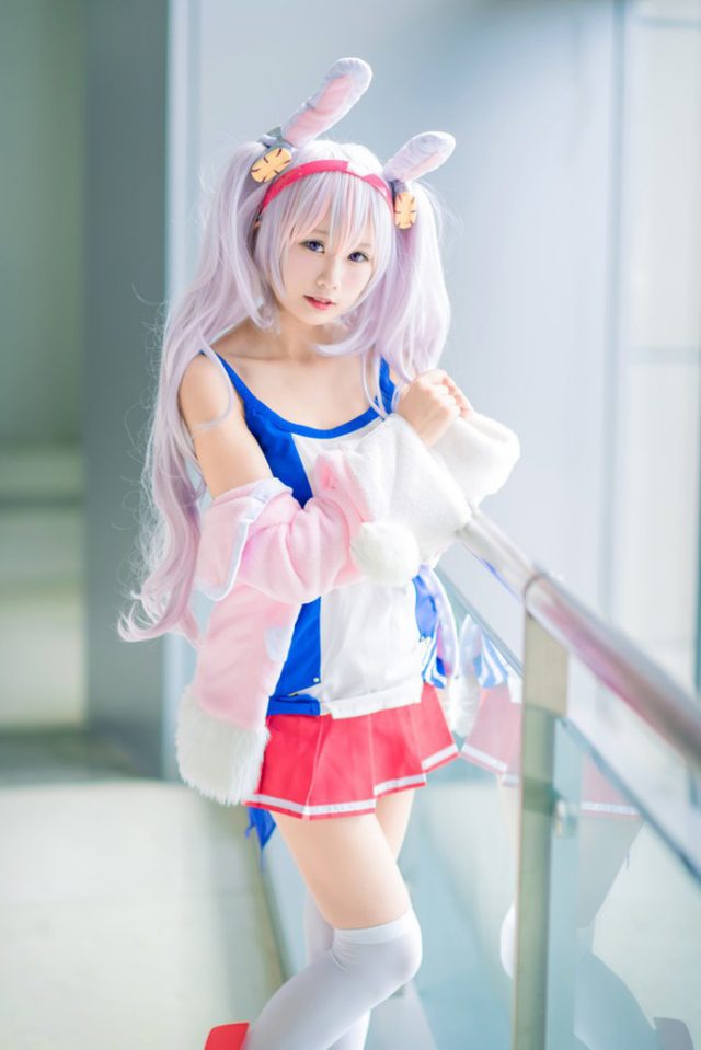 coser@咿淼在《碧蓝航线》化身性感的“萝莉天使”拉菲