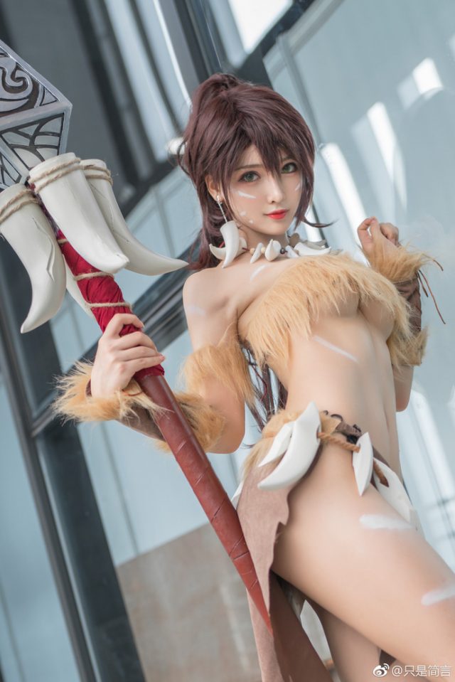 coser@只是简言在《英雄联盟》化身“狂野女猎手”奈德丽