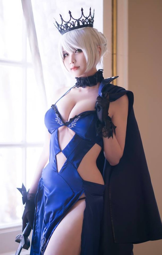 coser@Hana bunny在《Fate/EXTRA》化身火辣性感的“Saber”尼禄