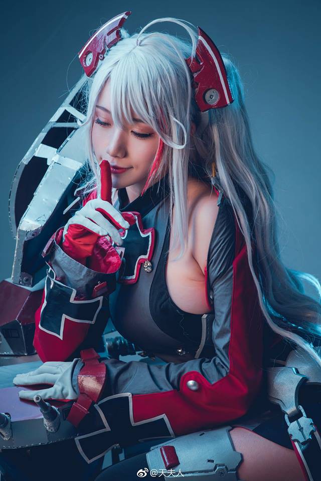 coser@天夫人在《碧蓝航线》中化身炫丽性感的欧根亲王 coser@天夫人在《碧蓝航线》中化身炫丽性感的欧根亲王