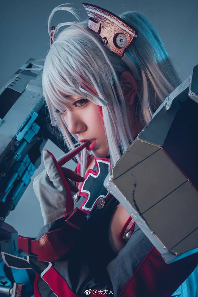 coser@天夫人在《碧蓝航线》中化身炫丽性感的欧根亲王 coser@天夫人在《碧蓝航线》中化身炫丽性感的欧根亲王