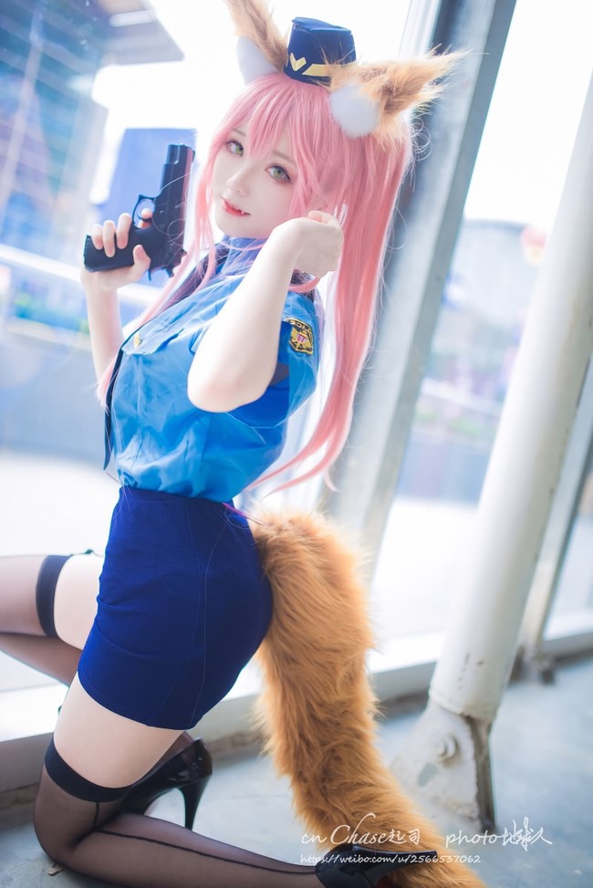 coser@chase起司在《Fate/Grand Order》中化身“女警版”玉藻前 coser@chase起司在《Fate/Grand Order》中化身“女警版”玉藻前
