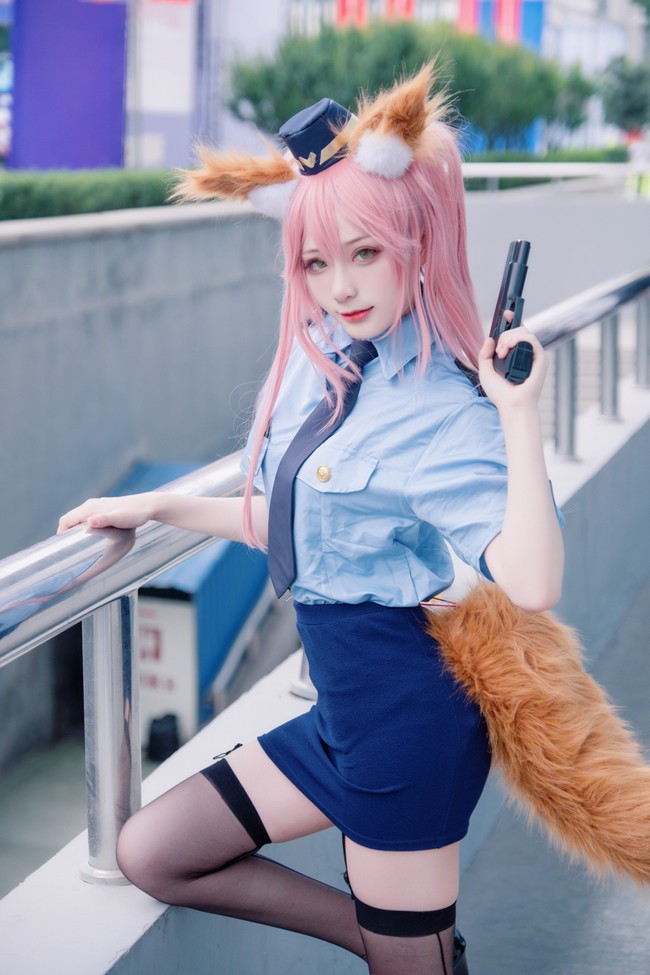 coser@chase起司在《Fate/Grand Order》中化身“女警版”玉藻前 coser@chase起司在《Fate/Grand Order》中化身“女警版”玉藻前