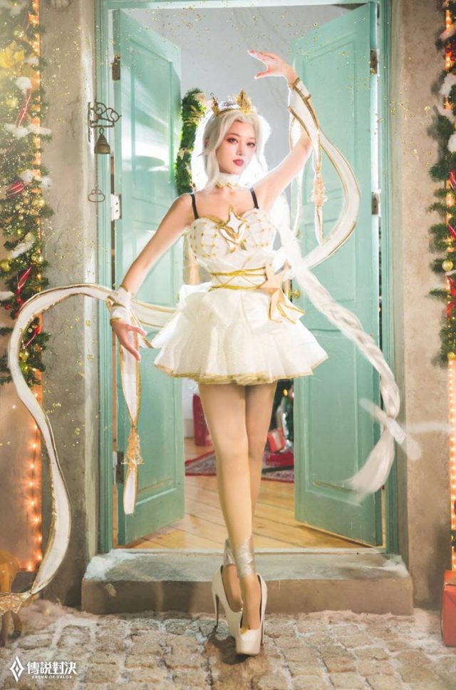 coser@杨哲Arger在《传说对决》化身“圣诞舞姬”叶娜