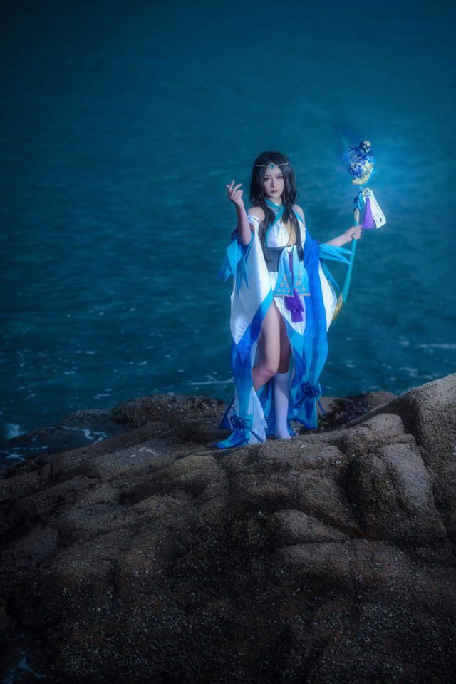 coser@_Azusaa_在《阴阳师》化身美丽的“占卜师”八百比丘尼