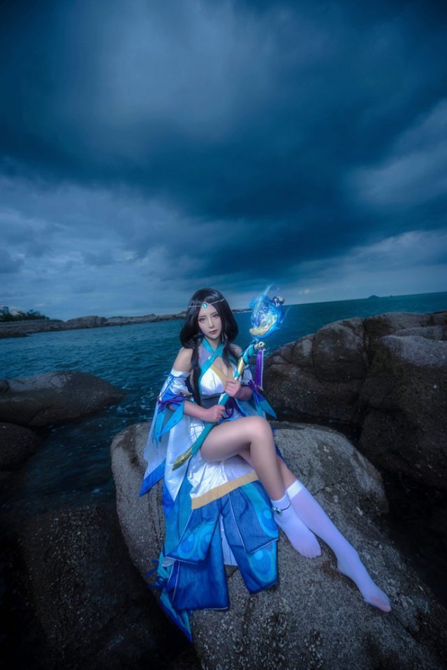 coser@_Azusaa_在《阴阳师》化身美丽的“占卜师”八百比丘尼