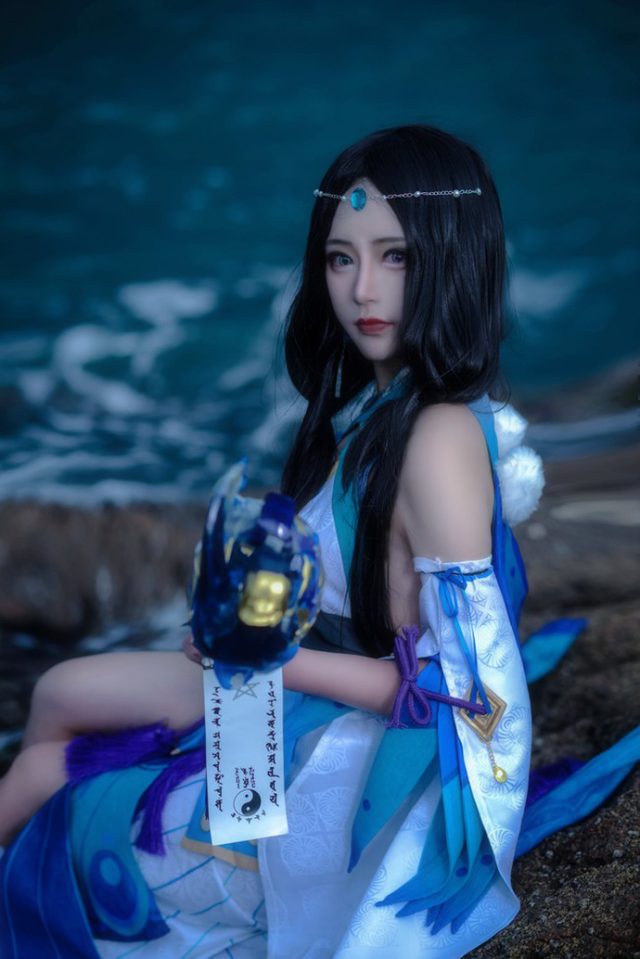 coser@_Azusaa_在《阴阳师》化身美丽的“占卜师”八百比丘尼