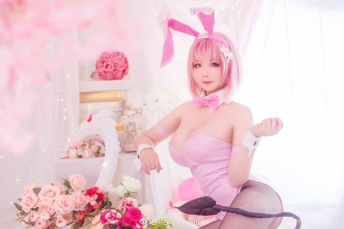 coser@吃个凉面面在《出包王女》化身粉红色的“兔女郎”梦梦·贝莉雅 coser@吃个凉面面在《出包王女》化身粉红色的“兔女郎”梦梦·贝莉雅