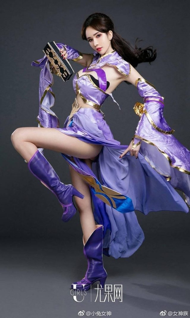 coser@萌琪琪Irene在《王者荣耀》中化身“月光之女”露娜