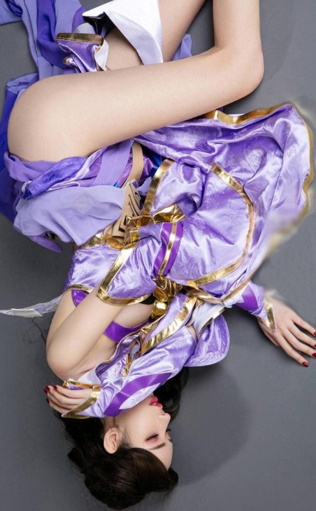 coser@萌琪琪Irene在《王者荣耀》中化身“月光之女”露娜