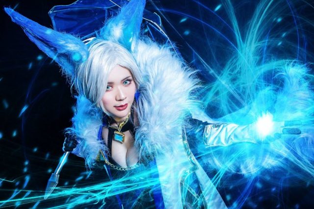 泰国女coser@Onnies在《传说对决》中化身“九尾灵狐”莉莉安