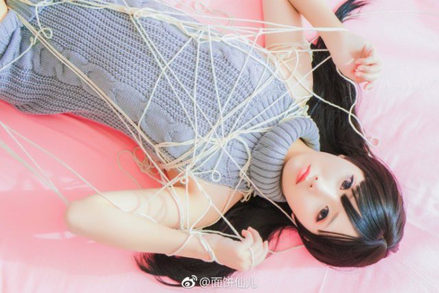 一组来自coser@面饼仙儿的“挑逗性”毛衣cosplay照片 一组来自coser@面饼仙儿的“挑逗性”毛衣cosplay照片