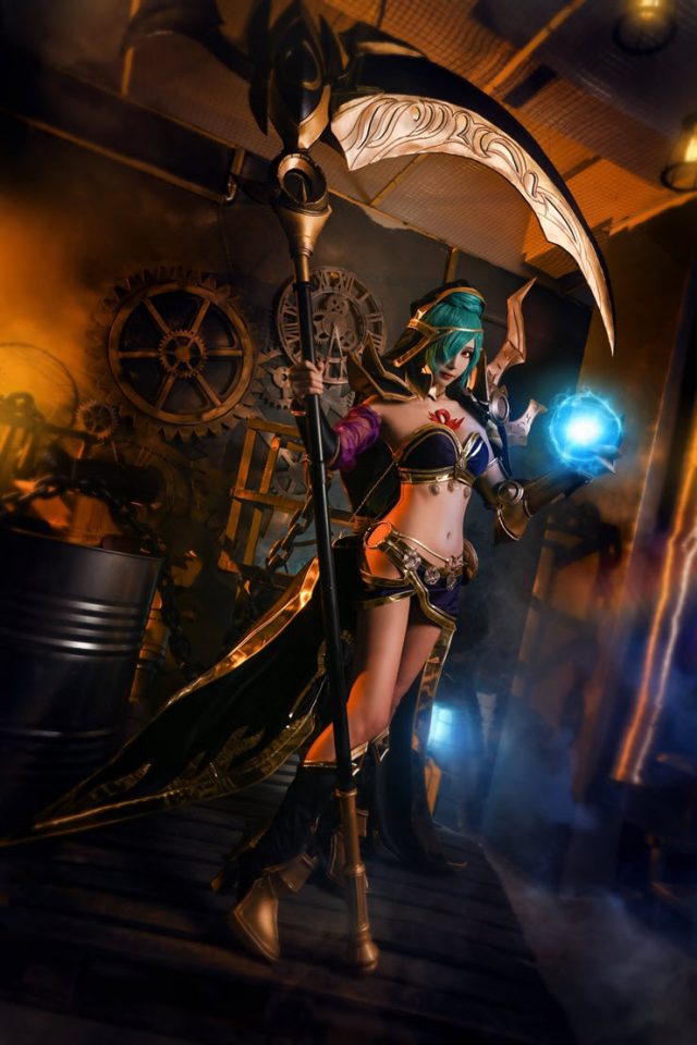 台湾女coser@Miu在游戏《传说对决》中化身“异域舞娘”美娜