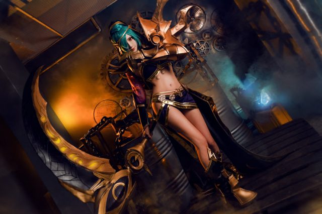 台湾女coser@Miu在游戏《传说对决》中化身“异域舞娘”美娜