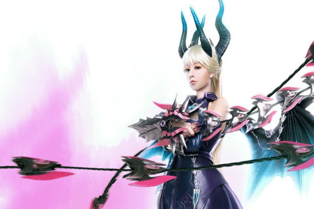 coser@cindy在游戏《洛奇》中化身英姿飒爽的“链刃师 ” coser@cindy在游戏《洛奇》中化身英姿飒爽的“链刃师 ”