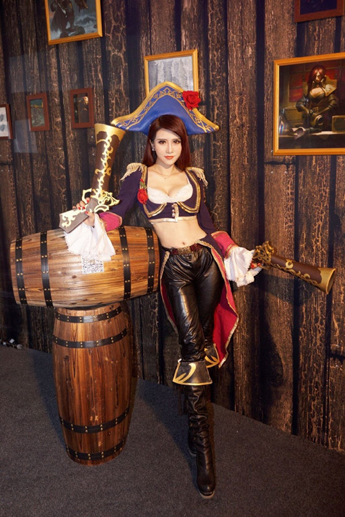 coser@夏小薇Vivi可爱的《英雄联盟》COSPLAY 照片集