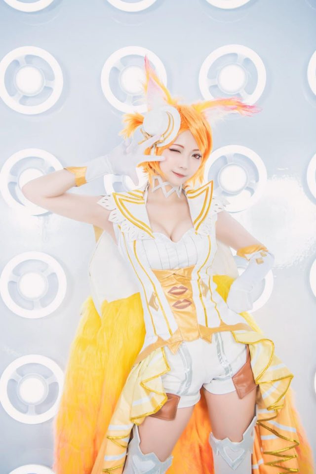 台湾coser@蕾菈Laira化身《传说对决》中的“九尾狐”莉莉安Liliana