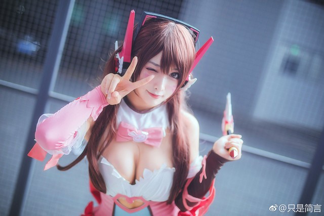 coser@只是简言在《守望先锋》中化身“小甜心”宋哈娜D.Va