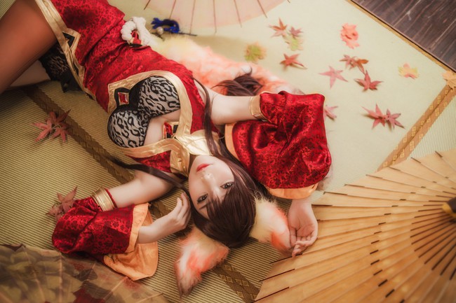 coser@大肉丸Amiee在《王者荣耀》中化身“少女阿狸”妲己
