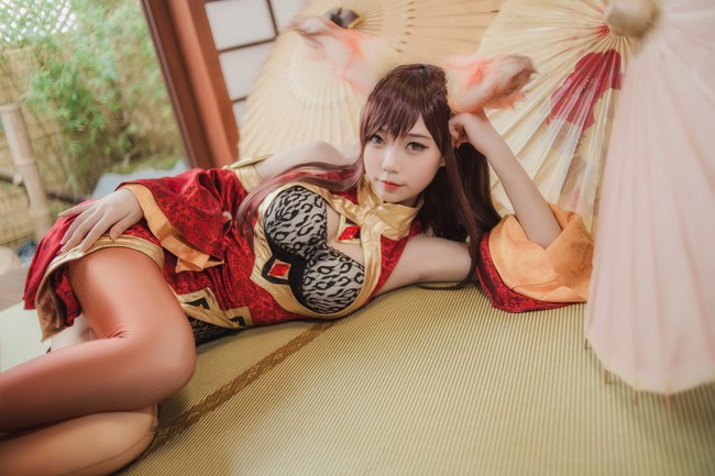 coser@大肉丸Amiee在《王者荣耀》中化身“少女阿狸”妲己