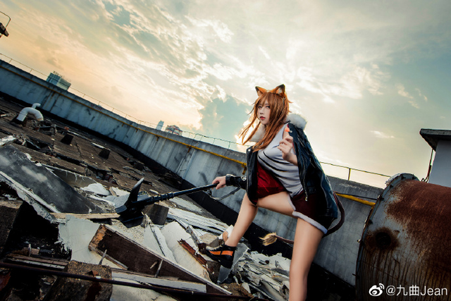 coser@九曲Jean在《明日方舟》化身狐狸版的“推进之王”维娜