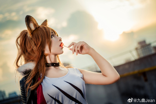 coser@九曲Jean在《明日方舟》化身狐狸版的“推进之王”维娜