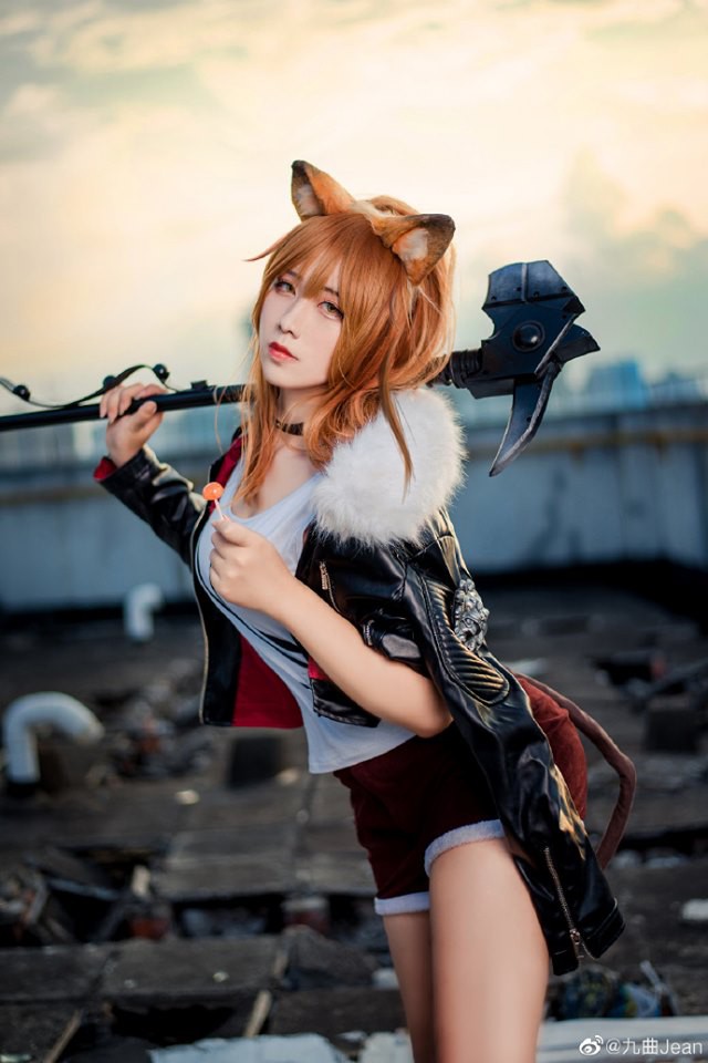 coser@九曲Jean在《明日方舟》化身狐狸版的“推进之王”维娜
