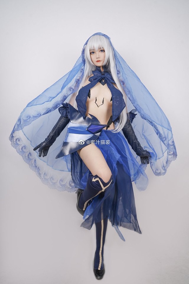 coser@蜜汁猫裘在《约会大作战》化身性感迷人的鸢一折纸