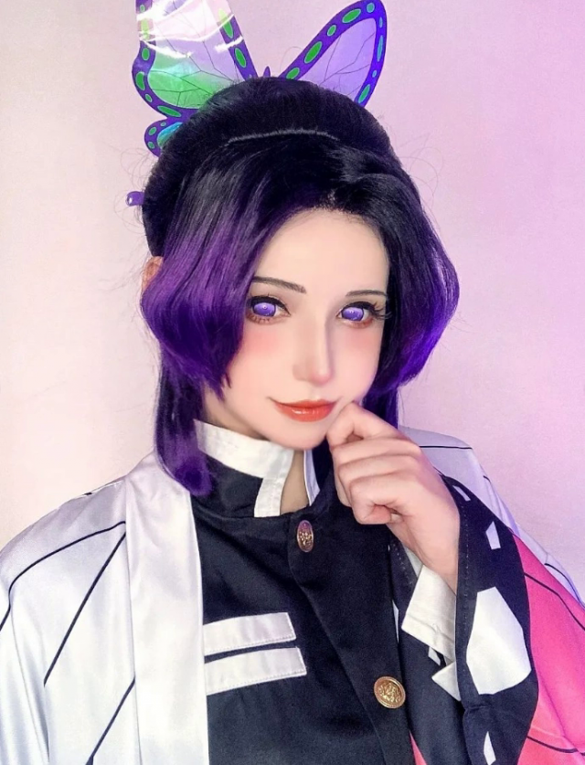 coser@alexy_sky_在漫画《鬼灭之刃》中化身“极甜的”蝴蝶忍