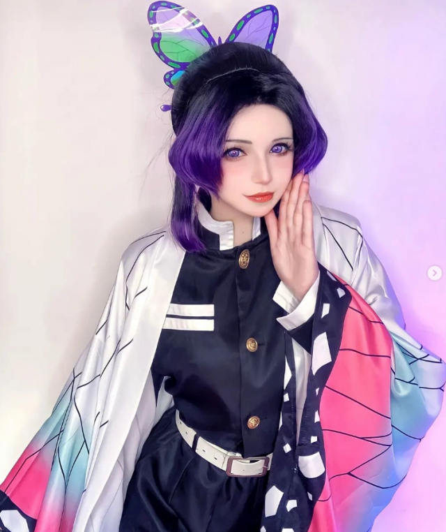 coser@alexy_sky_在漫画《鬼灭之刃》中化身“极甜的”蝴蝶忍